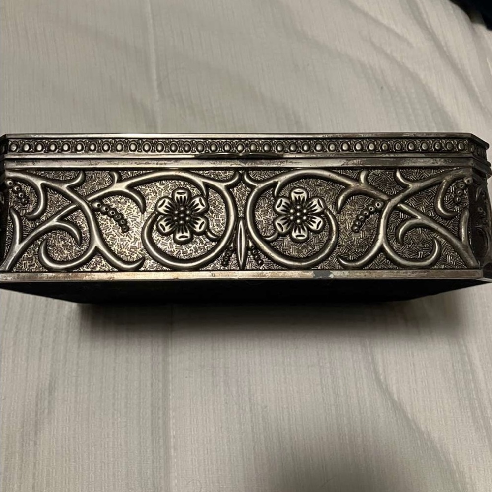 Vintage godinger jewelry case with red velvet interior